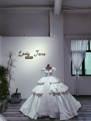 -Lady  Jane高端婚纱礼服馆