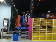 -嘿哟动霸CHUA·新潮玩运动娱乐中心·蹦床滑冰团建乐园