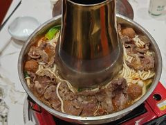 牦牛肉土火锅-撒拉人家.酸菜牦牛肉火锅