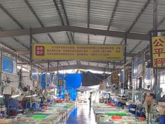 -霞涌市场海鲜摆卖区