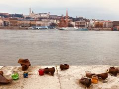 -多瑙河畔鞋履雕塑