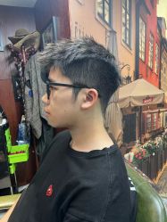 -查尔曼男士理发馆