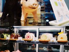 面包甜点陈列柜-WHEN PIGS FLY当猪飞