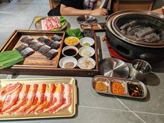 -围炉肉舍•炭烤活鳗•丹东海鲜烤肉(步行街店)