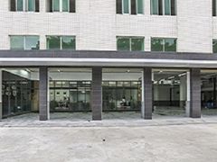 -宝捷星宝马·奔驰·保时捷专修·特斯拉钣喷中心(宝安店)