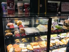 面包甜点陈列柜-星巴克臻选(广州太古汇店)