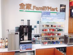 零售区-全家便利店(天目山路三店)