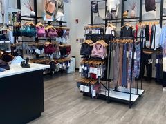 -lululemon(比斯特购物村店)