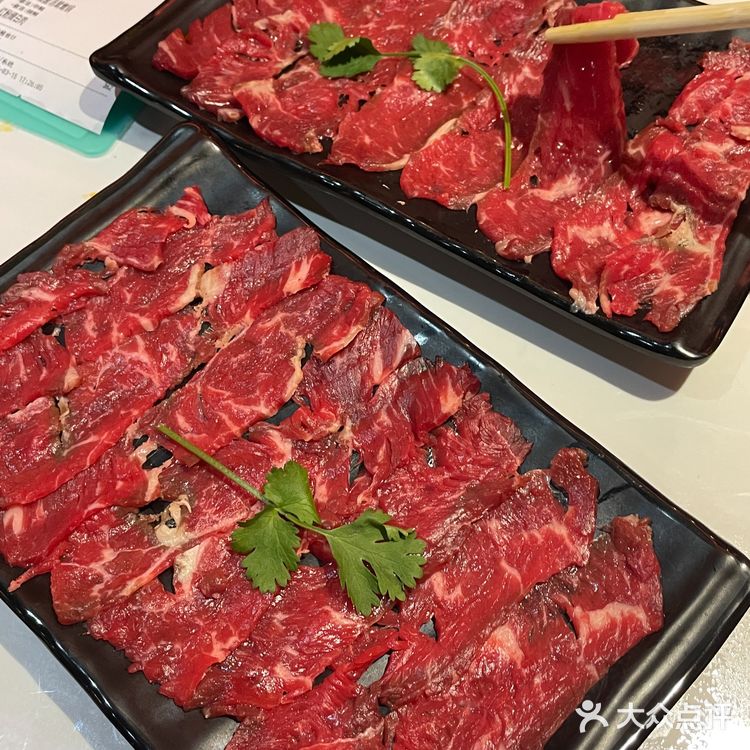 牛奶腌过的牛肉涮完之后超嫩滑！每次都吃的宽粉巨巨香！