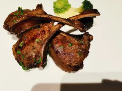 烤新西兰羔羊扒香草脆片-圣丰索菲特·法国餐厅