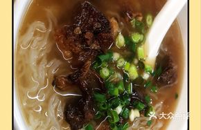 Beef Brisket with Fine Rice Noodles