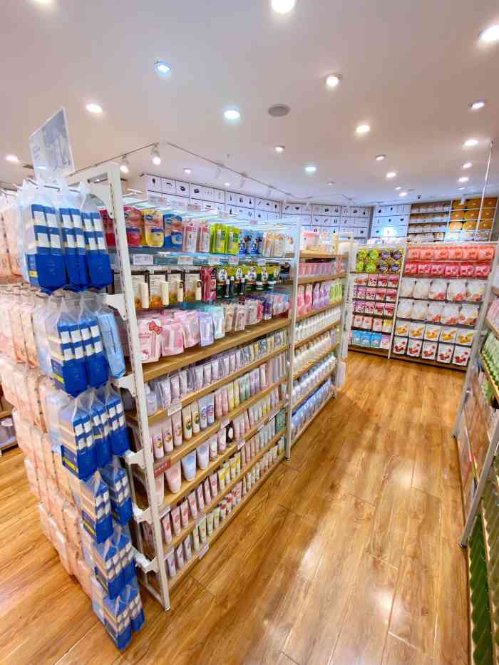 名创优品-"新天地里的小铺子.可谓麻雀虽小五脏俱全."-大众点评移动版