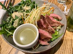 泰式煎牛肉泰碗配绿咖喱酱-Wagas沃歌斯(枫蓝国际店)