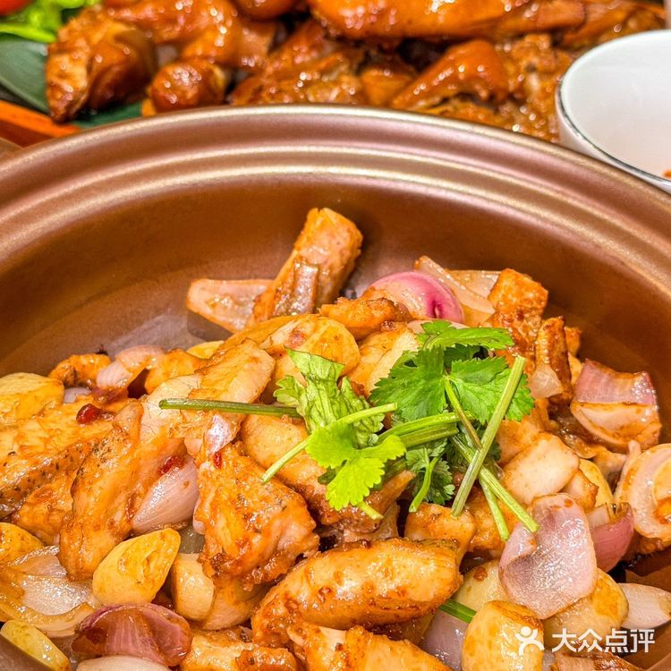 ️朝阳门新开了一家特色融合菜，中午领导请客