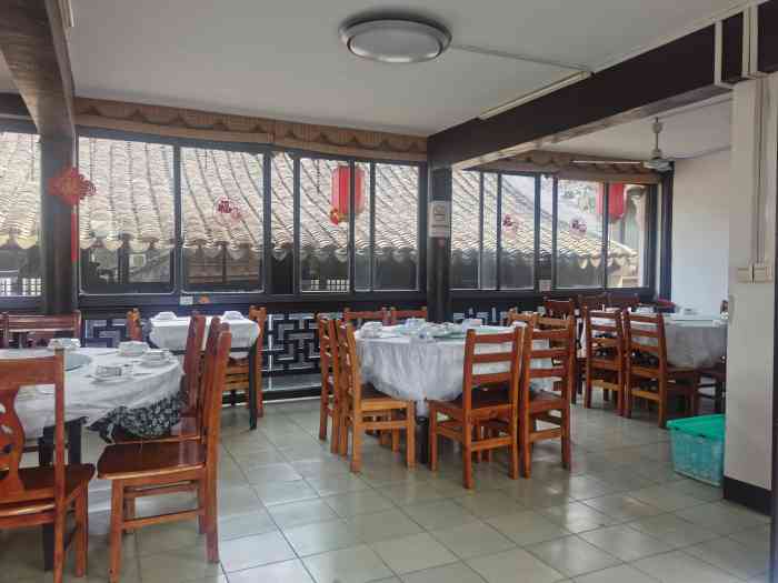 万三食府(周庄景区内店)-"【环境】沿街只有入口,一层有俩桌,二层.