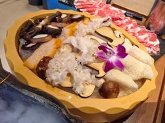 -老牌坊云南鱼豆花火锅(哈西万达店)