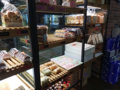 面包甜点陈列柜-上海中医药大学-食堂