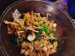 泥炉碳锅牛蛙-西街夜油条·麻团包乌饭