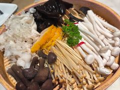 -尚尚仙·酸汤猪手·猪肚鸡火锅(华联万柳购物中心店)