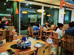 大堂-毛辣果·贵州红酸汤牛肉火锅(西单店)