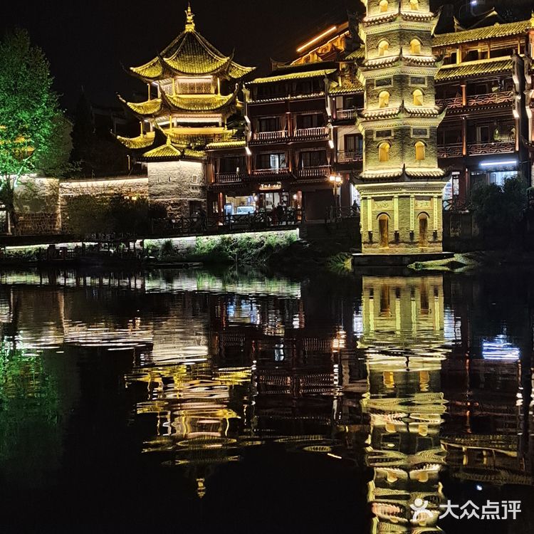 凤凰古城的夜景