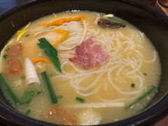 -银米·云南传统过桥米线(双廊黑金冠店)
