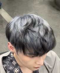 -一家只做男发烫染的店