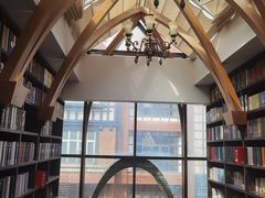 -钟书阁(松江泰晤士小镇店)