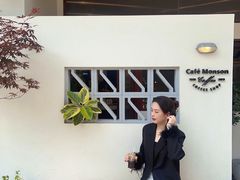 -Café Monson