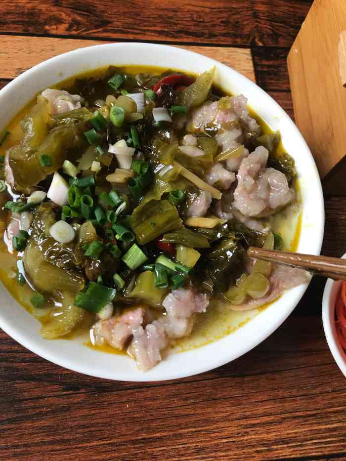 豆花饭8元,清油碟的味道还可以.