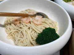 -莱莱小笼·乔艾