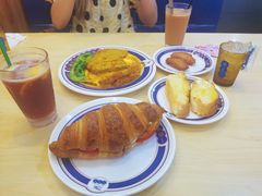咖喱滑蛋吉列猪扒饭-传屋记茶餐厅(世纪年华店)