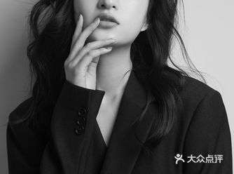 为什么要拍一组这样的肖像写真，因为简单、真实、耐看……