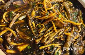 Eel Strips Stir-Fried with Water Chestnuts
