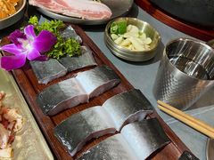 -围炉肉舍•炭烤活鳗•丹东海鲜烤肉(步行街店)