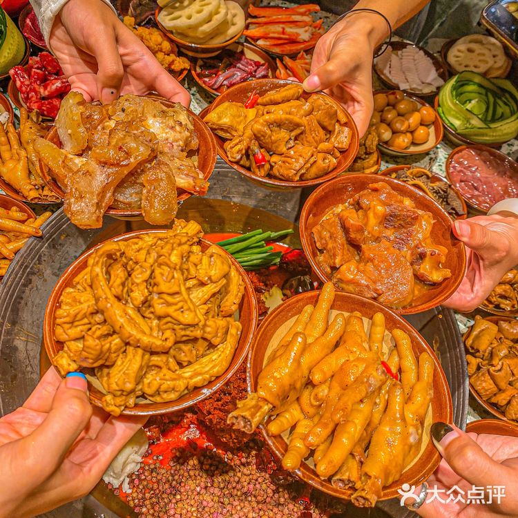 重庆本地人最爱的市井火锅｜排队也要吃[强]