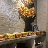 昨天和同事下班路过这家店，我个人偏爱蛙锅