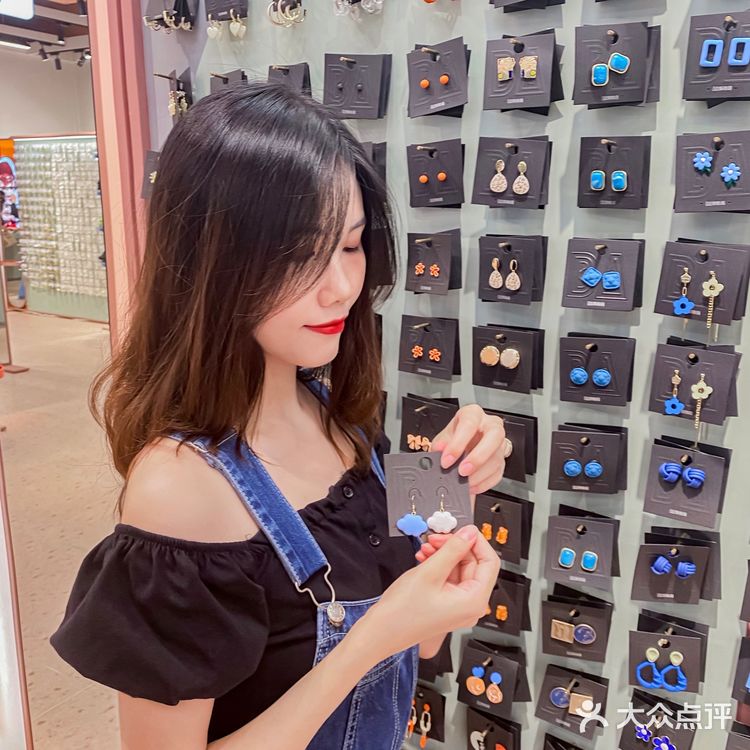 【惠州首家饰物局 超好逛 样式多到眼花】