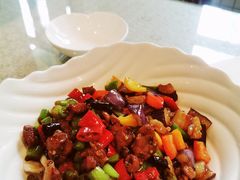 茄子肉丁小公鸡双拼面-乐三里屯面馆(阿那亚店)