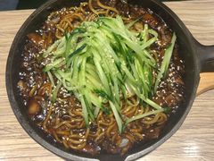 铁板蔬菜炸酱面-炒码先生·韩餐炸鸡披萨(西塔店)