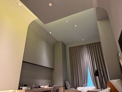 -上海虹桥中心爱琴海亚朵S酒店