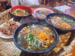 -爆炸头阿姨小四川正宗川味小吃(无任何分店)