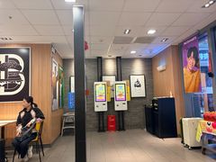 -麦当劳(上海虹桥站30B检票口楼上)