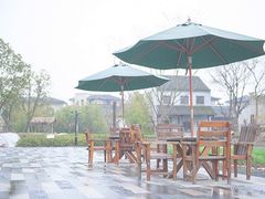 -田园东方蜜桃村的田野营地