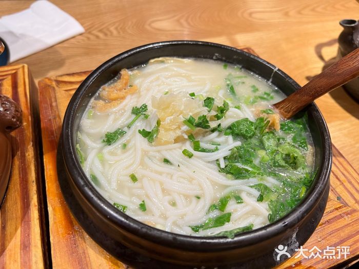 麦麦山云南菜(复地活力城店)蒙自过桥米线图片