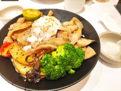 千层五花肉饭-牛邸·烧肉饭(来福士店)