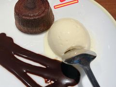 巧克力熔岩蛋糕配香草冰淇淋-萨莉亚意式餐厅(杭州西溪龙湖天街店)