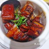 是家很高大上的餐厅。点了很多没吃完，打包了两个菜回来