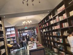 -钟书阁(松江泰晤士小镇店)