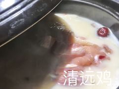 -洪氏嗨捞·广东猪肚鸡·椰子鸡火锅(西咸万象城店)